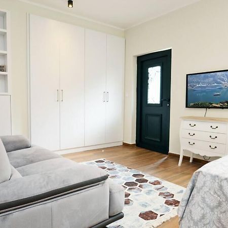 Urban Escape For Two In Kotor Apartment Bagian luar foto