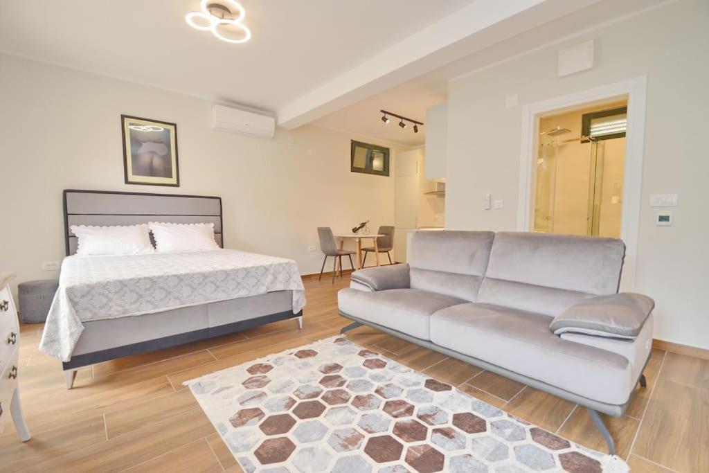 Urban Escape For Two In Kotor Apartment Bagian luar foto