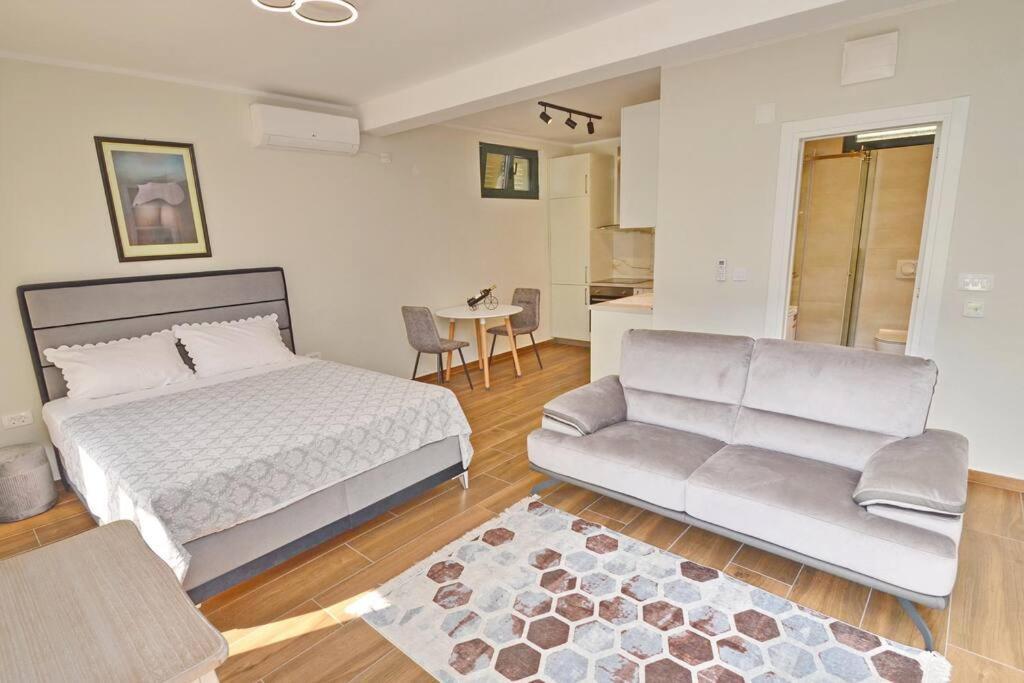 Urban Escape For Two In Kotor Apartment Bagian luar foto