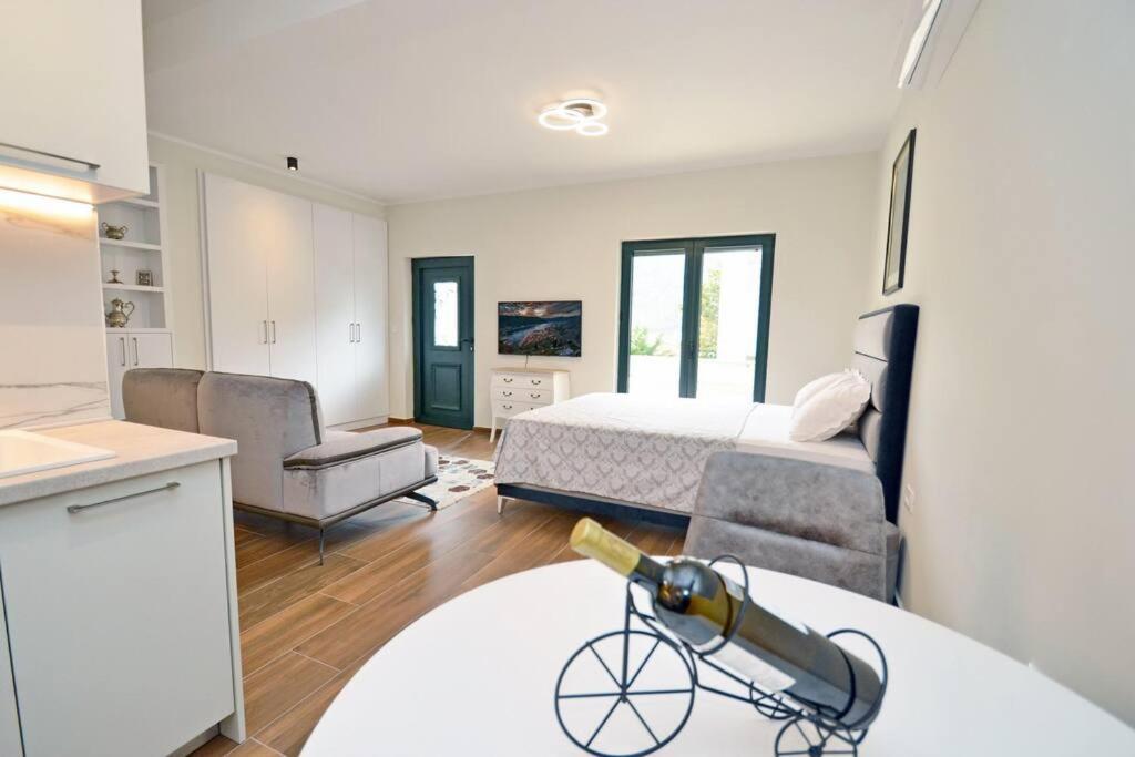 Urban Escape For Two In Kotor Apartment Bagian luar foto