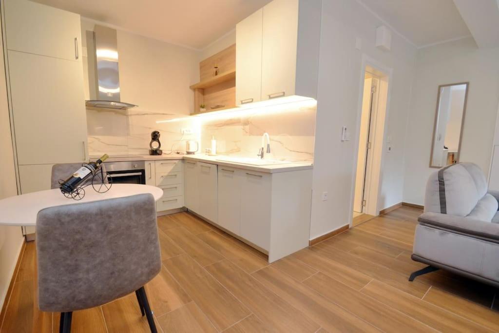 Urban Escape For Two In Kotor Apartment Bagian luar foto
